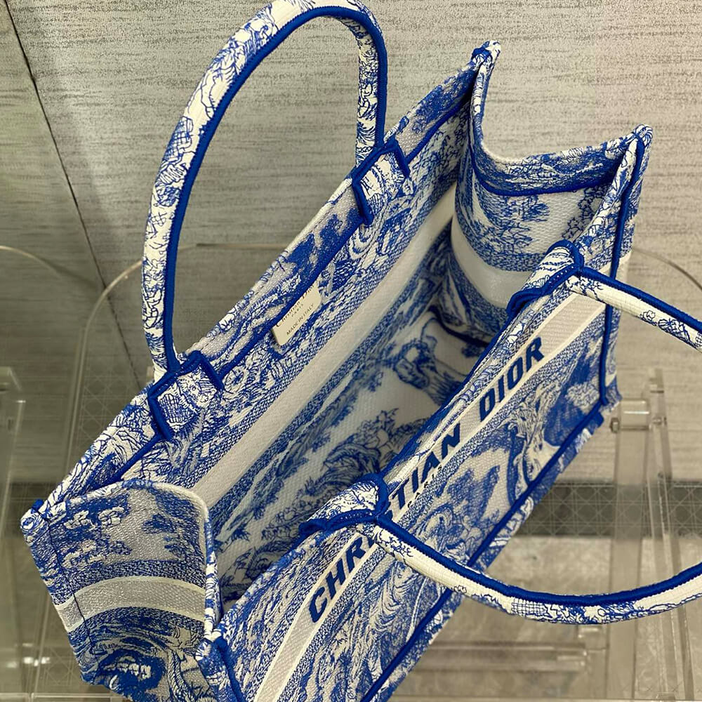 D*or medium D*or book tote