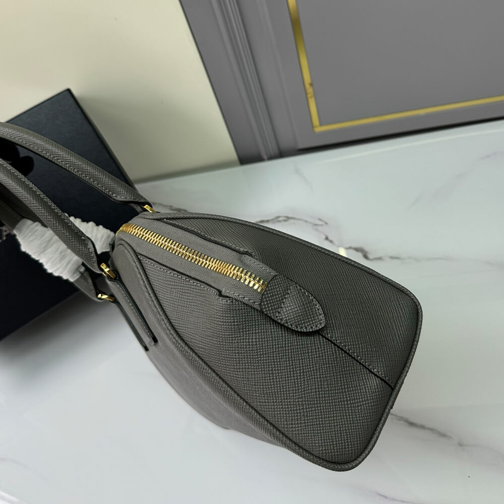 Pra*a medium saffiano leather bag(high-end grade)