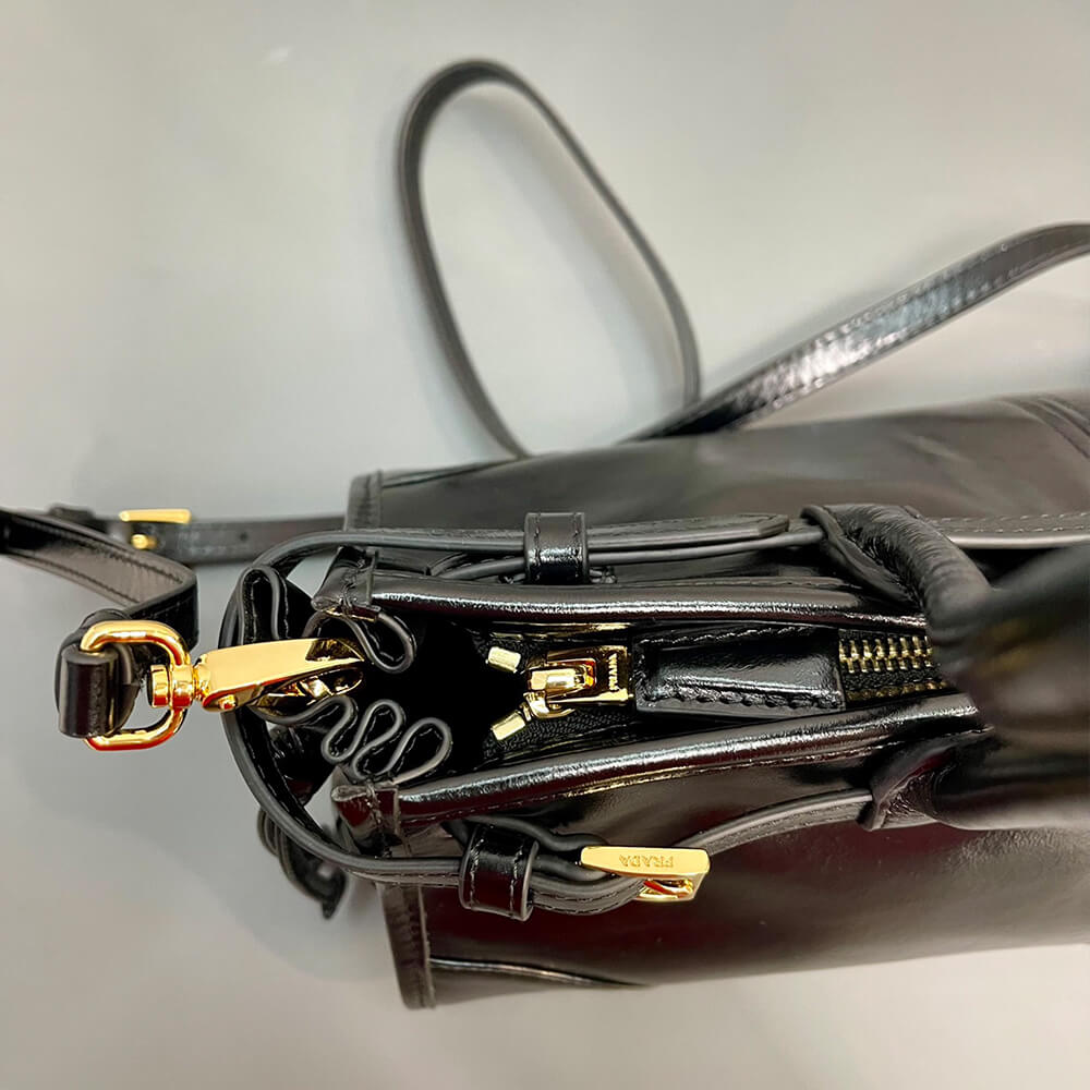 Pra*a medium leather handbag(high-end grade)