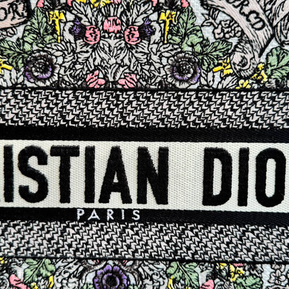 medium D*or book tote