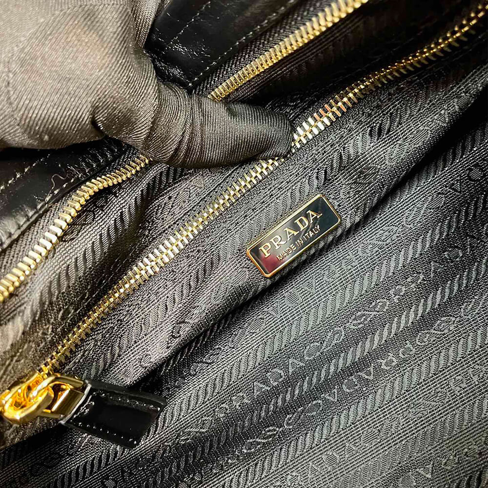 Pra*a medium leather handbag(high-end grade)