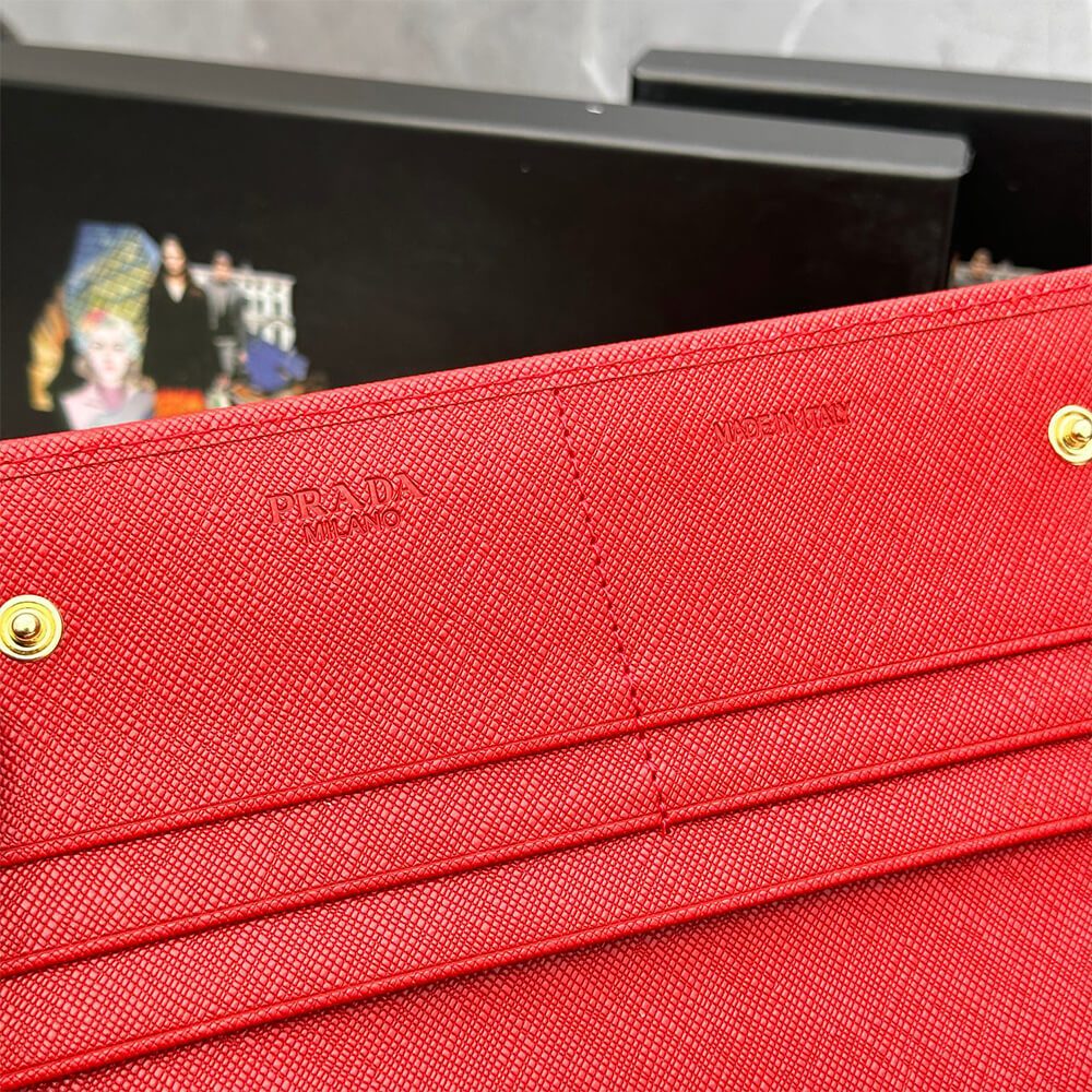 Pra*a wallet(high-end grade)