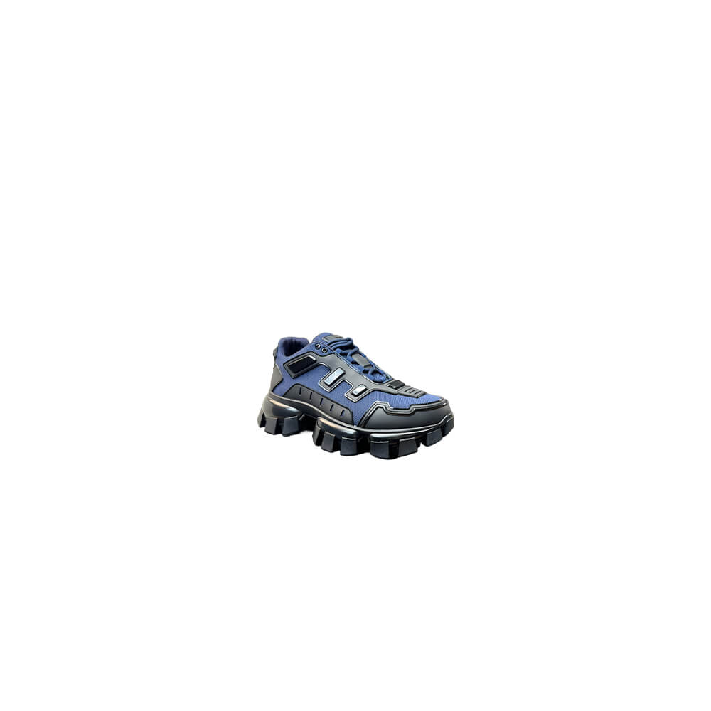 Thick-soled sneakers