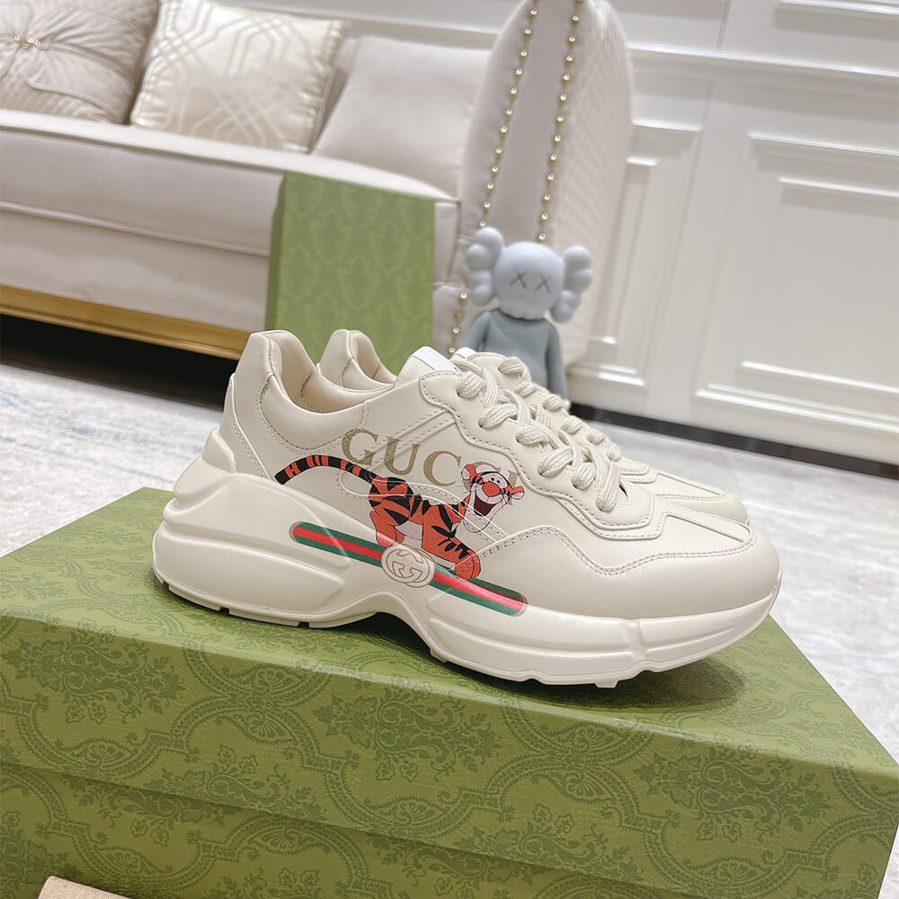 G*u*i rhyton sneaker with print